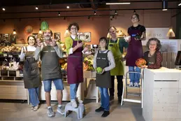 699-biocoop-rouret-piccoline-magasin-bio-equipe-fruit-legume.webp